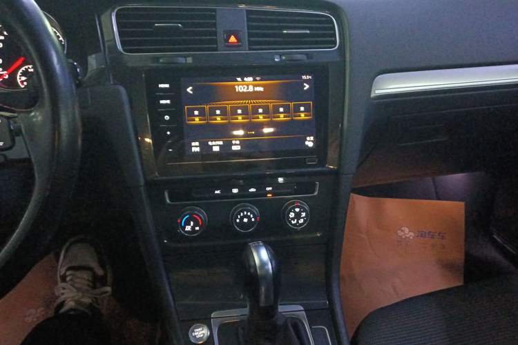 Used Volkswagen Golf 2020 Zhiai Edition 280TSI DSG Comfort Model Audio And AC Panel