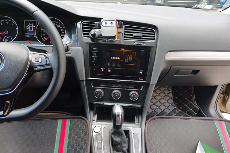 Used Volkswagen Golf 2020 Zhiai Edition 280TSI DSG Comfort Model Audio And AC Panel