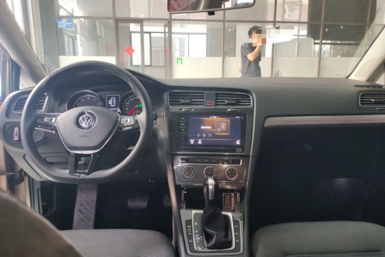 Used Volkswagen Golf 2020 280TSI DSG Comfort Version Center Console
