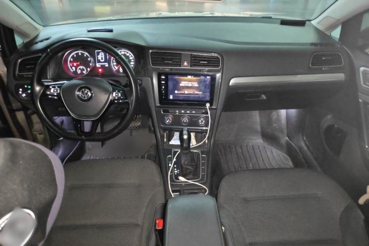 Used Volkswagen Golf 2020 280TSI DSG Comfort Version Center Console