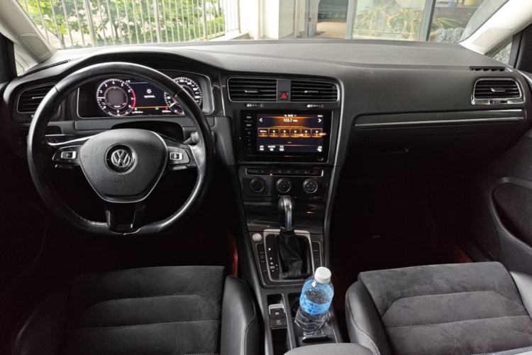 Used Volkswagen Golf 2020 280TSI DSG Luxury Edition Center Console