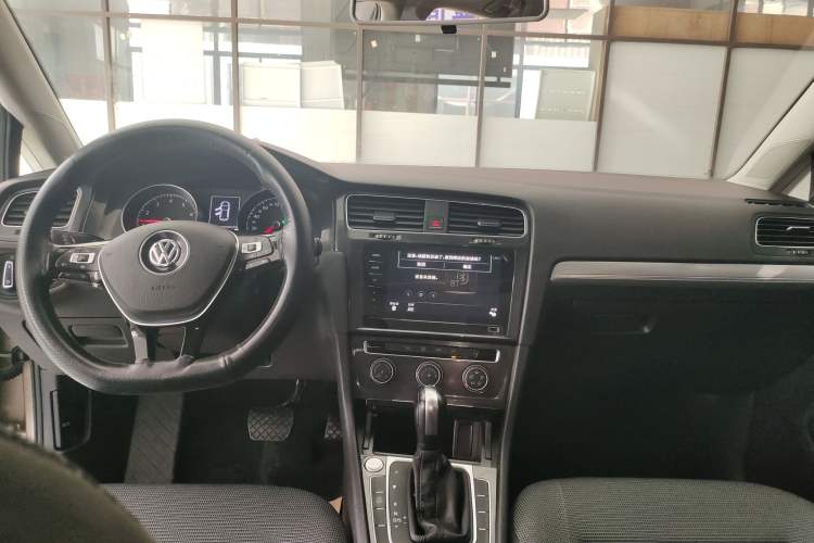 Used Volkswagen Golf 2020 Zhiai Edition 280TSI DSG Comfort Model Center Console