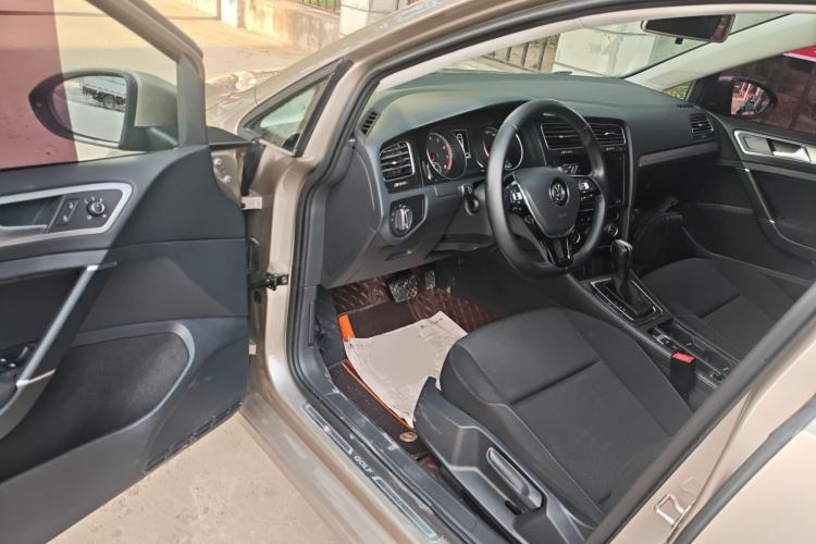 Used Volkswagen Golf 2020 200TSI DSG Comfortable and Ambitious Edition Driver Seat