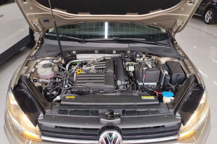 Used Volkswagen Golf 2020 Zhiai Edition 280TSI DSG Comfort Model Engine Bay