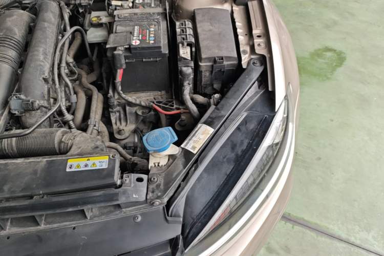 Used Volkswagen Golf 2020 280TSI DSG Luxury Edition Engine Bay Left