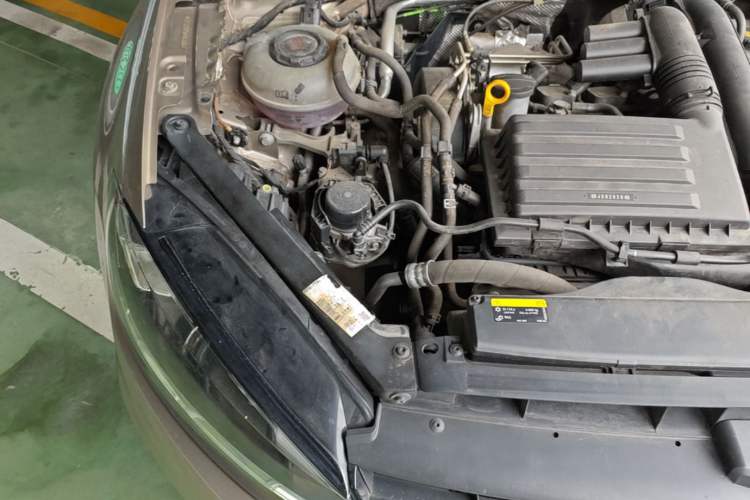 Used Volkswagen Golf 2020 280TSI DSG Luxury Edition Engine Bay Right