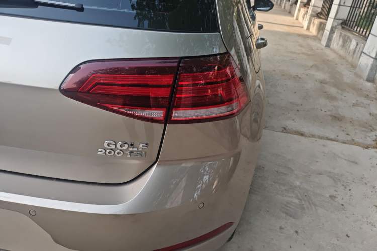 Used Volkswagen Golf 2020 200TSI DSG Comfortable and Ambitious Edition Exterior 3