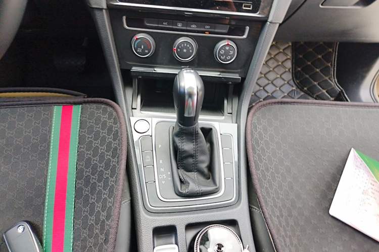 Used Volkswagen Golf 2020 Zhiai Edition 280TSI DSG Comfort Model Gear Lever