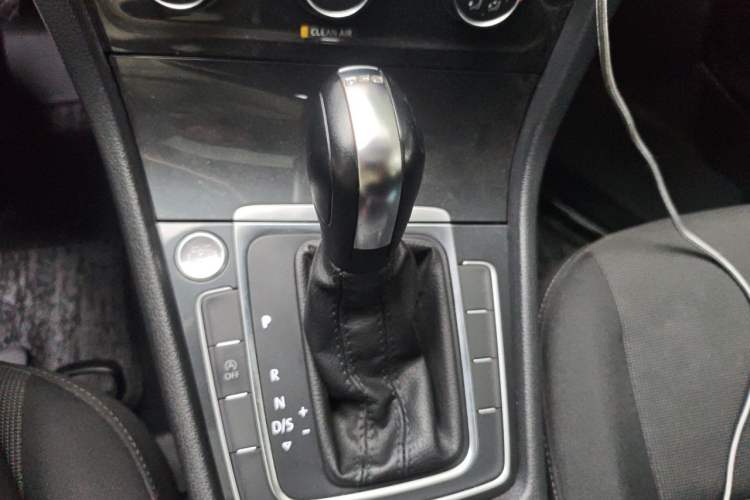Used Volkswagen Golf 2020 Zhiai Edition 200TSI DSG Comfortable & Ambitious Version Gear Lever