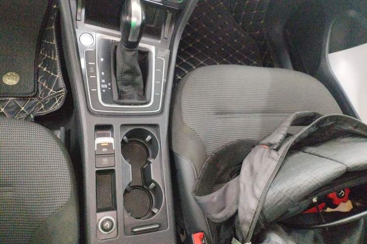 Used Volkswagen Golf 2020 Zhiai Edition 280TSI DSG Comfort Model Gear Lever