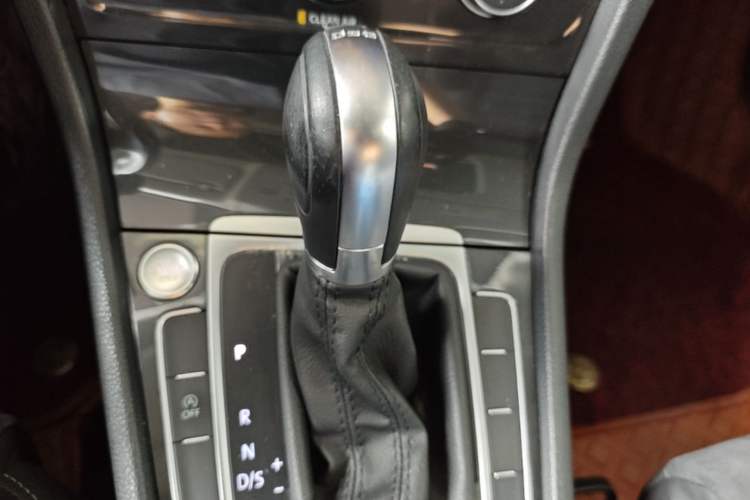 Used Volkswagen Golf 2020 280TSI DSG Luxury Edition Gear Lever