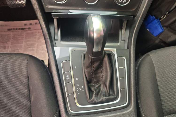 Used Volkswagen Golf 2020 200TSI DSG Comfortable and Ambitious Edition Gear Lever