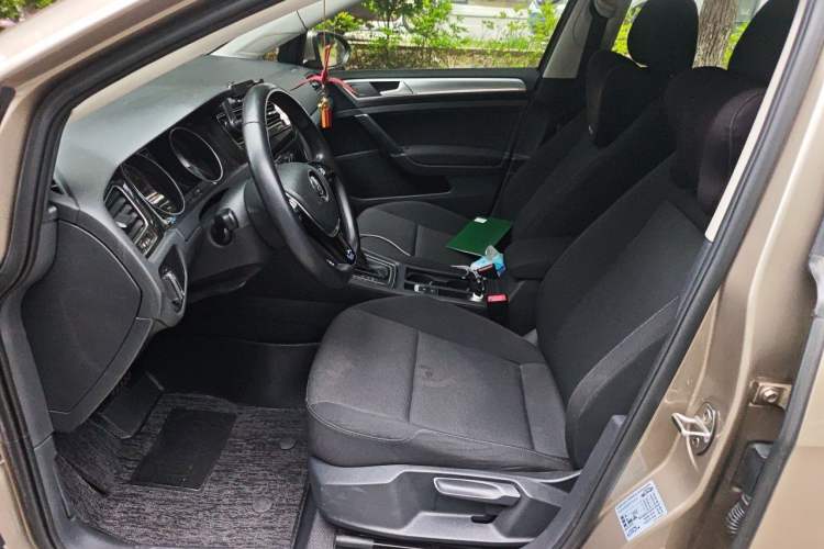 Used Volkswagen Golf 2020 Zhiai Edition 200TSI DSG Comfortable & Ambitious Version Left Front Seat