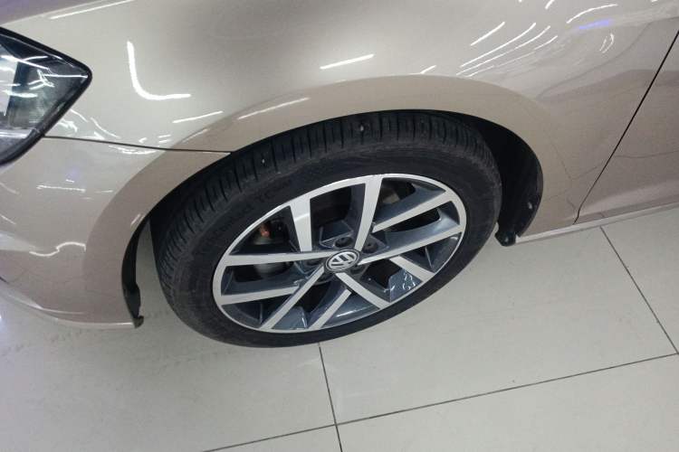 Used Volkswagen Golf 2020 Zhiai Edition 280TSI DSG Comfort Model Left Front Wheel Hub