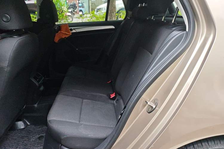 Used Volkswagen Golf 2020 Zhiai Edition 200TSI DSG Comfortable & Ambitious Version Left Rear Seat