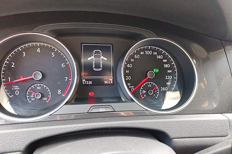 Used Volkswagen Golf 2020 Zhiai Edition 280TSI DSG Comfort Model Odometer Close Up