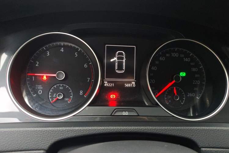 Used Volkswagen Golf 2020 Zhiai Edition 200TSI DSG Comfortable & Ambitious Version Odometer Close Up