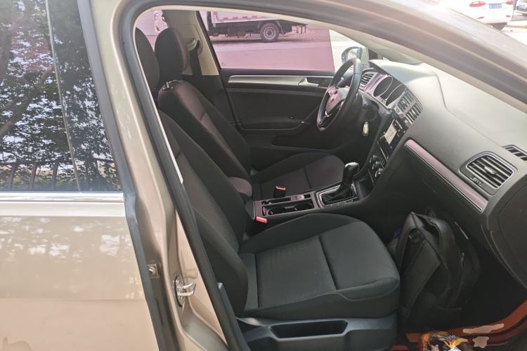Used Volkswagen Golf 2020 200TSI DSG Comfortable and Ambitious Edition Right Front Seat