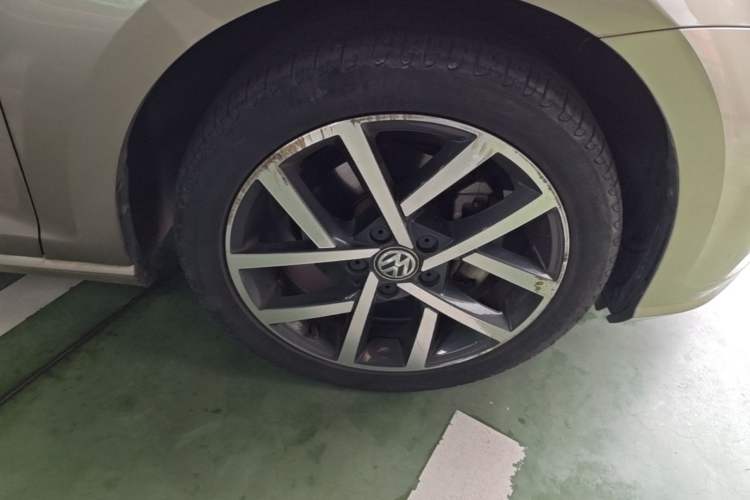 Used Volkswagen Golf 2020 280TSI DSG Luxury Edition Right Front Wheel Hub