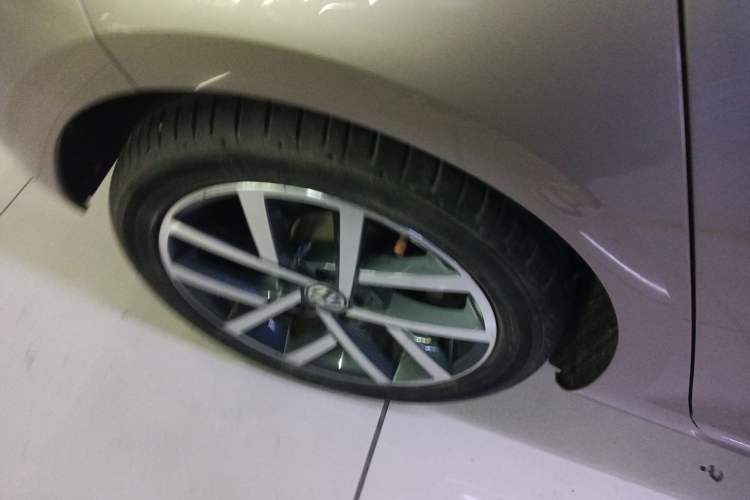 Used Volkswagen Golf 2020 Zhiai Edition 280TSI DSG Comfort Model Right Rear Wheel Hub