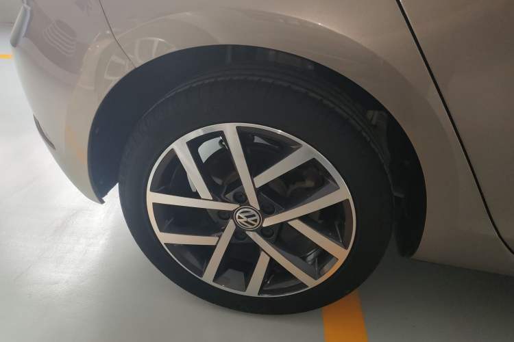Used Volkswagen Golf 2020 280TSI DSG Comfort Version Right Rear Wheel Hub