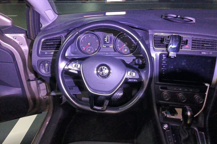 Used Volkswagen Golf 2020 Zhiai Edition 280TSI DSG Comfort Model Steering Wheel