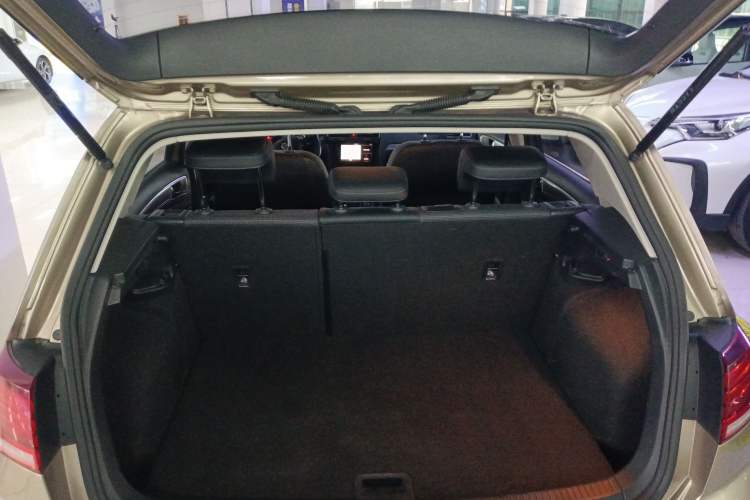 Used Volkswagen Golf 2020 Zhiai Edition 280TSI DSG Comfort Model Trunk