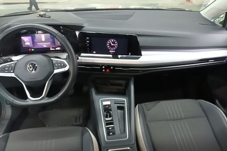 Used Volkswagen Golf 2021 200TSI DSG Pro Center Console