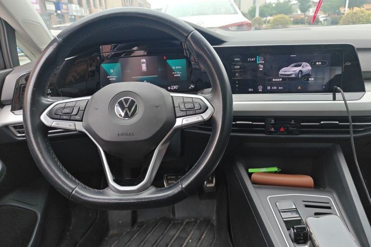 Used Volkswagen Golf 2021 280TSI DSG Pro First Edition Center Console