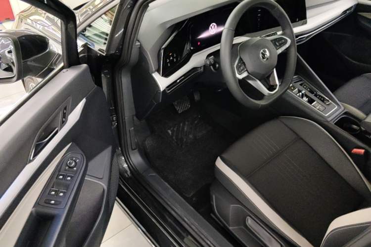 Used Volkswagen Golf 2021 280TSI DSG 30th Anniversary Edition Driver Seat