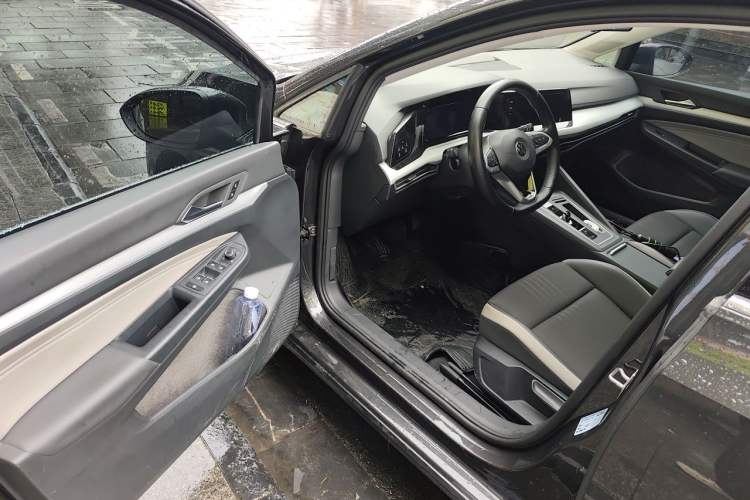 Used Volkswagen Golf 2021 280TSI DSG Pro First Edition Driver Seat