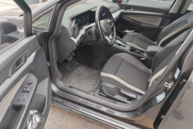 Used Volkswagen Golf 2021 280TSI DSG Pro First Edition Driver Seat