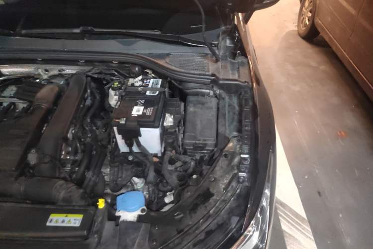 Used Volkswagen Golf 2021 280TSI DSG R-Line Engine Bay Left