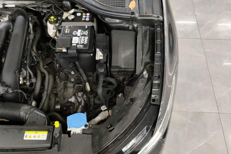 Used Volkswagen Golf 2021 280TSI DSG 30th Anniversary Edition Engine Bay Left