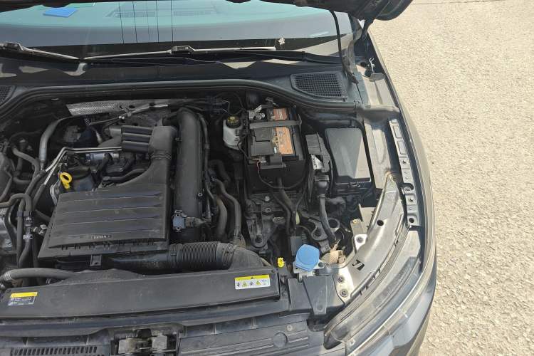 Used Volkswagen Golf 2021 280TSI DSG R-Line Engine Bay Left