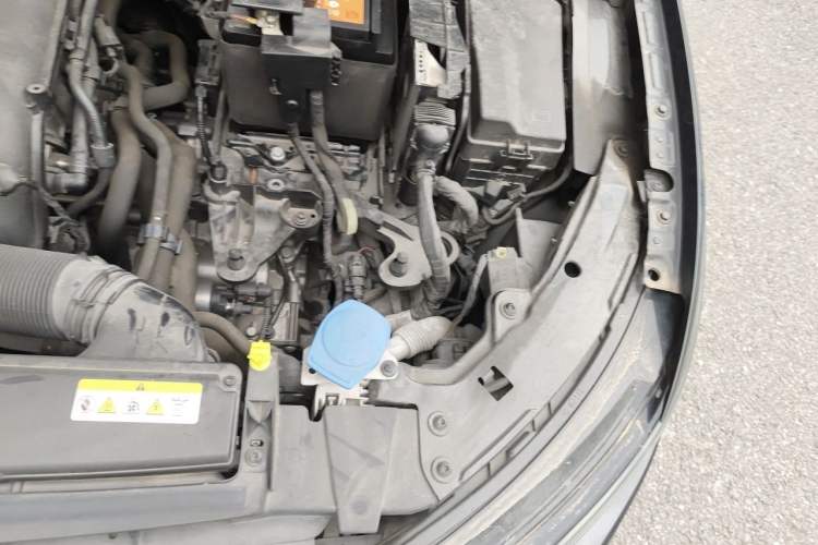 Used Volkswagen Golf 2021 280TSI DSG R-Line Engine Bay Left