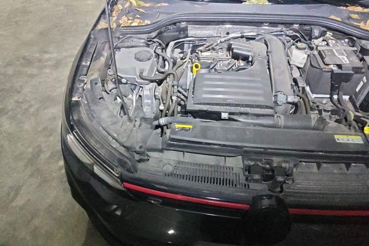 Used Volkswagen Golf 2021 280TSI DSG R-Line Engine Bay Right