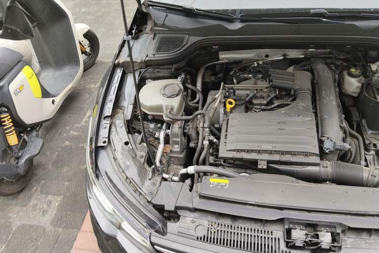 Used Volkswagen Golf 2021 280TSI DSG R-Line Engine Bay Right