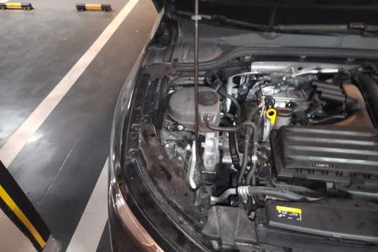 Used Volkswagen Golf 2021 280TSI DSG R-Line Engine Bay Right