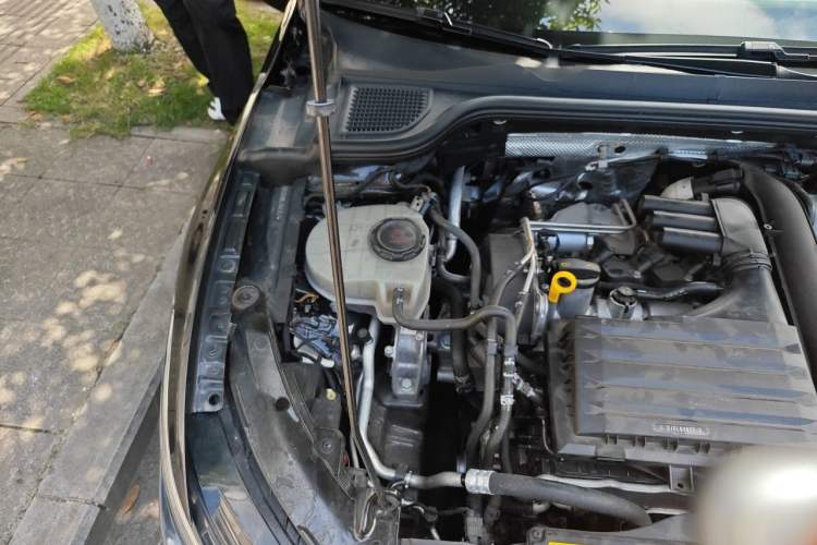 Used Volkswagen Golf 2021 280TSI DSG R-Line Engine Bay Right