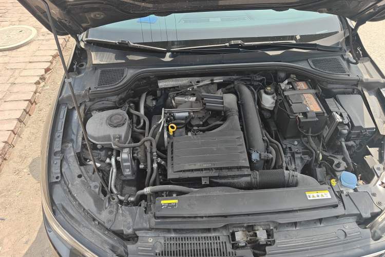 Used Volkswagen Golf 2021 280TSI DSG R-Line Engine Bay Right