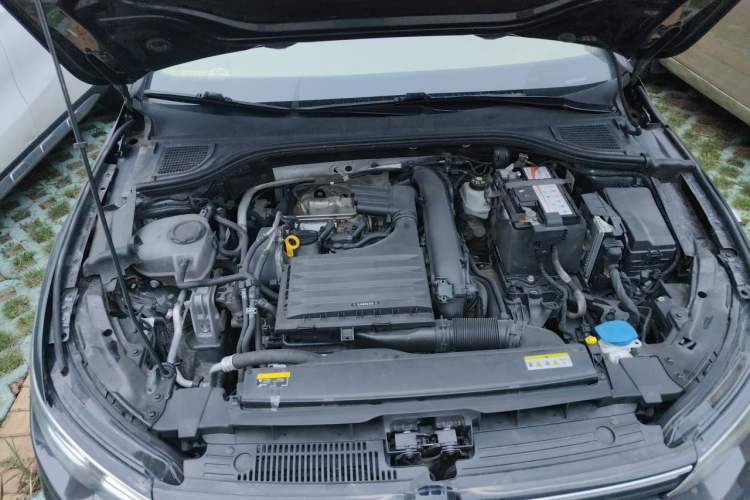 Used Volkswagen Golf 2021 280TSI DSG R-Line Engine Bay Right