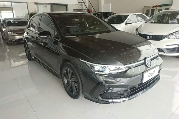 Used Volkswagen Golf 2021 280TSI DSG R-Line Front Right 45 Deg