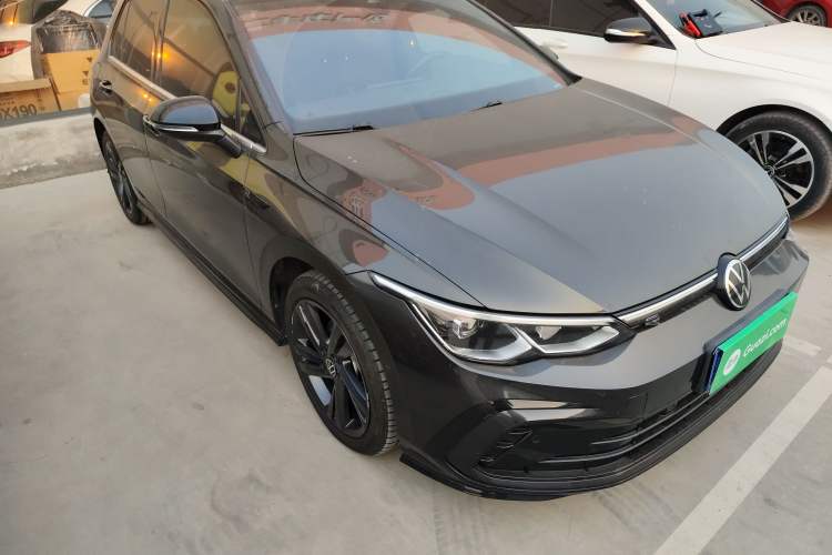 Used Volkswagen Golf 2021 280TSI DSG R-Line Front Right 45 Deg