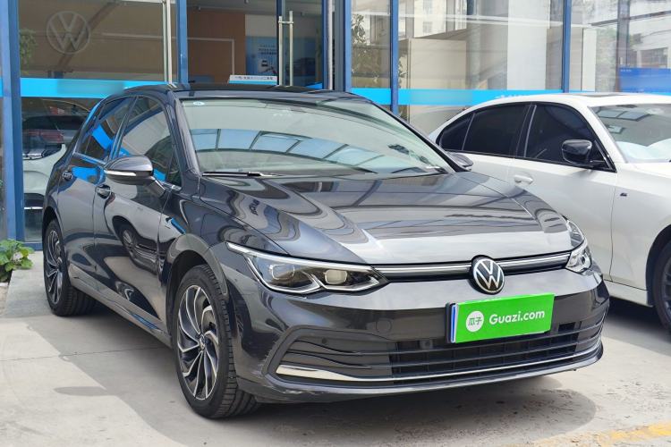 Used Volkswagen Golf 2021 200TSI DSG Pro Front Right 45 Deg