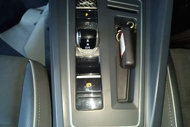 Used Volkswagen Golf 2021 280TSI DSG R-Line Gear Lever