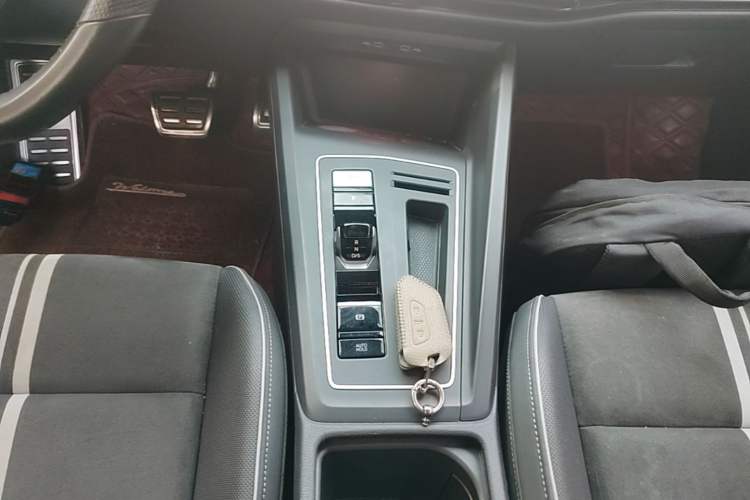 Used Volkswagen Golf 2021 280TSI DSG R-Line Gear Lever