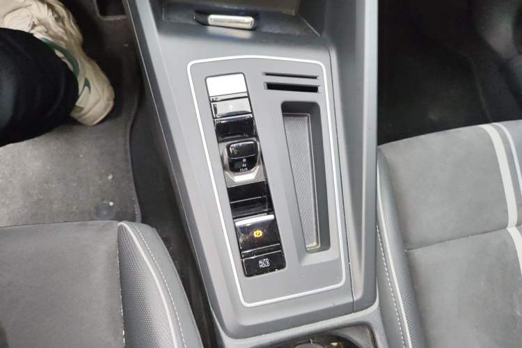 Used Volkswagen Golf 2021 280TSI DSG R-Line Gear Lever
