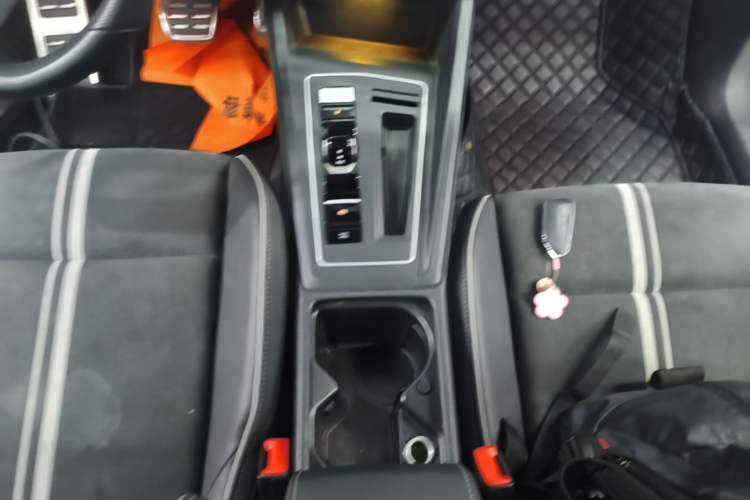 Used Volkswagen Golf 2021 280TSI DSG R-Line Gear Lever