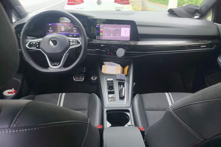 Used Volkswagen Golf 2021 280TSI DSG R-Line Interior 2